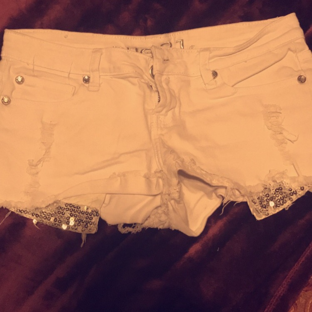 Rue 21 white shorts